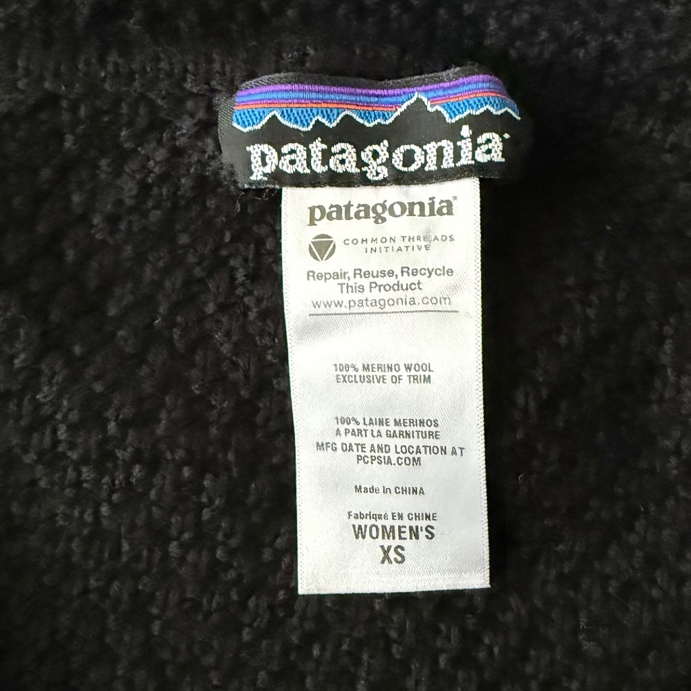 Patagonia Women’s Black Merino Wool knit  Cardigan Sweater XS - Picture 2 of 8